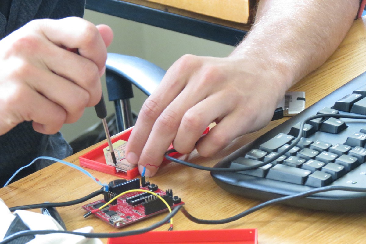 Electronics Engineer, Except Computer - Prakse