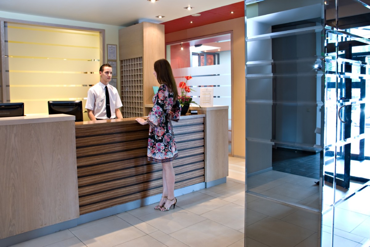 Hotel Guest Service Agent Prakse